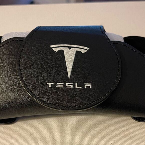 Tesla Logo Sunglass Holder for Car in Black Leather NWT - Picture 3 of 7